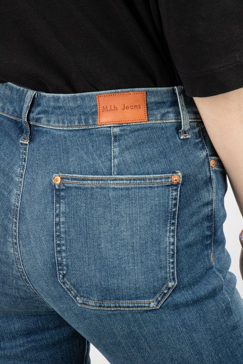 Расклешенные джинсы 30.01.2025 Newlife.moda