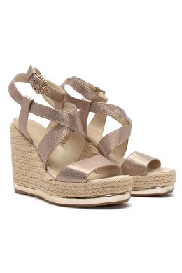 Босоножки на танкетке 28.05.2023 Newlife.moda Босоножки на танкетке 28.05.2023 Newlife.moda